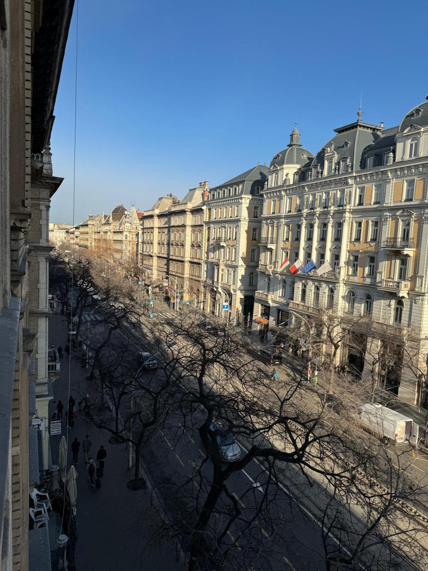 By Hi5 Apartments- Erzsebet 44 Apartament